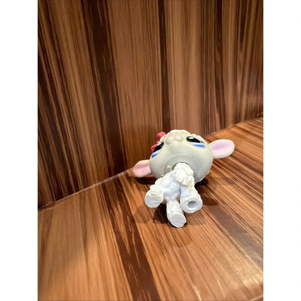 Littlest Pet Shop LPS White Lamb With Pink Bow And Blue Eyes LPS #396